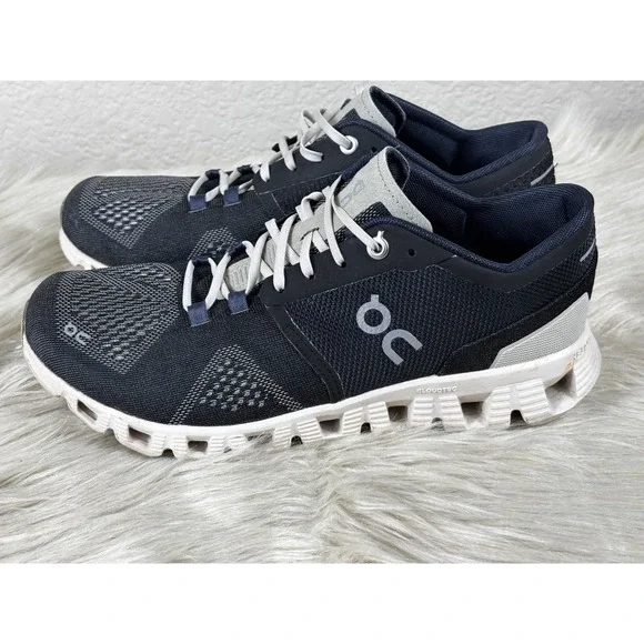 ON Women's Navy and White Cloud Sneakers - Picture 2 of 8